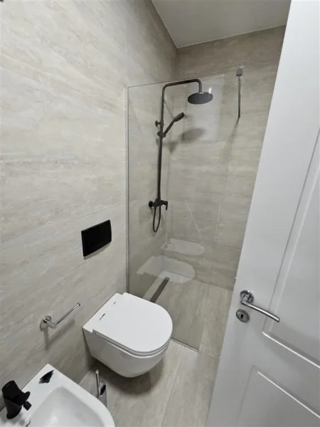 Tirane, jepet me qera apartament 2+1+Ballkon Kati 10, 128 m² 2.000 € (LAKE VIEW)