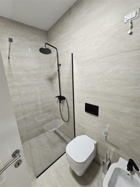 Tirane, jepet me qera apartament 2+1+Ballkon Kati 10, 128 m² 2.000 € (LAKE VIEW)