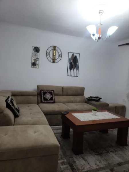 Tirane, jepet me qera apartament 2+1+Aneks+Ballkon Kati 1, 100 m² 600 € (rruga durresit)