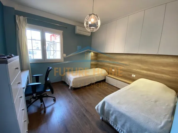 Tirane, jepet me qera apartament 2+1+Ballkon Kati 10, 110 m² 1.100 € 