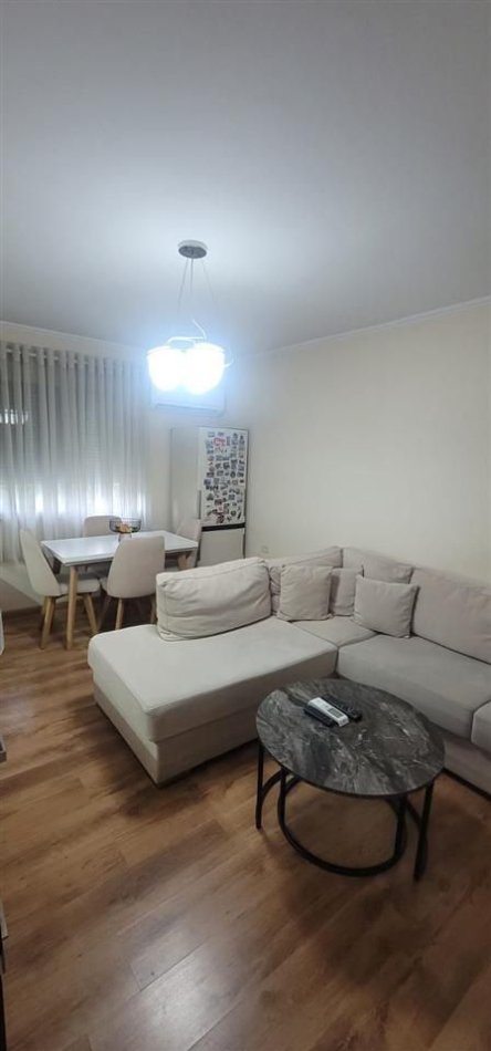 Tirane, jepet me qera apartament 2+1+Ballkon Kati 2, 76 m² 500 € (OXHAKU)