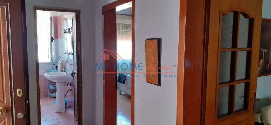 Tirane, jepet me qera apartament 2+1 Kati 5, 75 m² 500 € (Asim Vokshi)