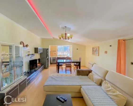 Tirane, jepet me qera apartament 2+1+Ballkon Kati 4, 110 m² 700 € (VASIL SHANTO)