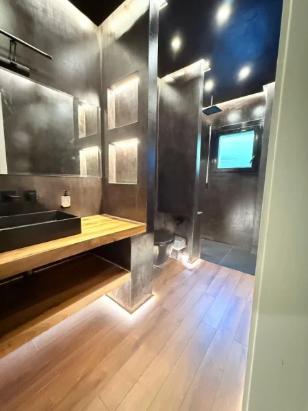 Tirane, shitet apartament 3+1 , 170 m² 100 €