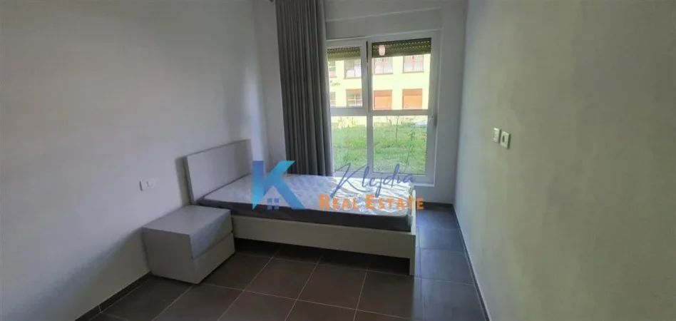 Tirane, jap me qera apartament 2+1+Ballkon Kati 0, 82 m² 500 € (Ali Dem, te kompleksi Mangalem)