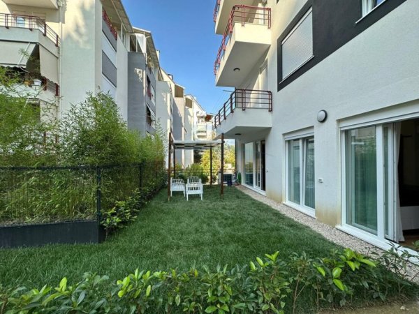 Tirane, jepet me qera apartament 2+1+Ballkon Kati 1, 100 m² 1.200 € (Liqeni i Thate)