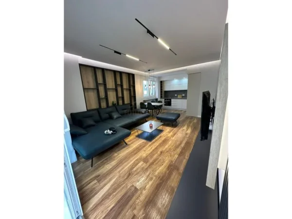 Tirane, jepet me qera apartament 2+1 Kati 1, 52 m² 1.200 € (liqeni i thate)