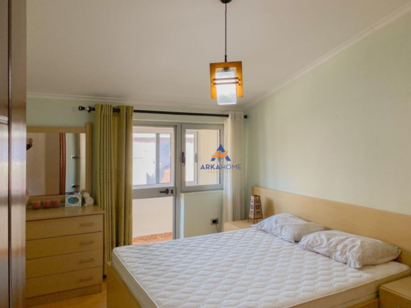 Tirane, jepet me qera apartament 2+1+Ballkon Kati 4, 110 m² 700 € (RRUGA MUHAMET GJOLLESHA)