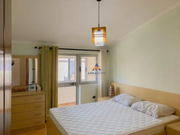 Tirane, jepet me qera apartament 2+1+Ballkon Kati 4, 110 m² 700 € (RRUGA MUHAMET GJOLLESHA)