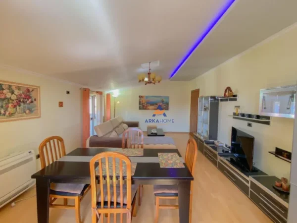Tirane, jepet me qera apartament 2+1+Ballkon Kati 4, 110 m² 700 € (RRUGA MUHAMET GJOLLESHA)