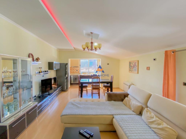 Tirane, jepet me qera apartament 2+1+Ballkon Kati 4, 110 m² 700 € (RRUGA MUHAMET GJOLLESHA)