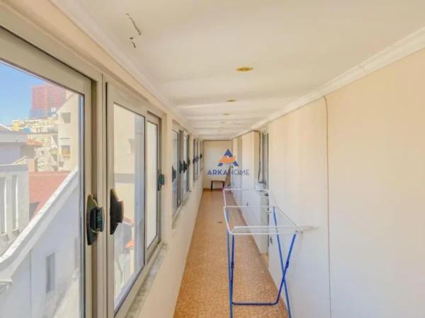 Tirane, jepet me qera apartament 2+1+Ballkon Kati 4, 110 m² 700 € (RRUGA MUHAMET GJOLLESHA)