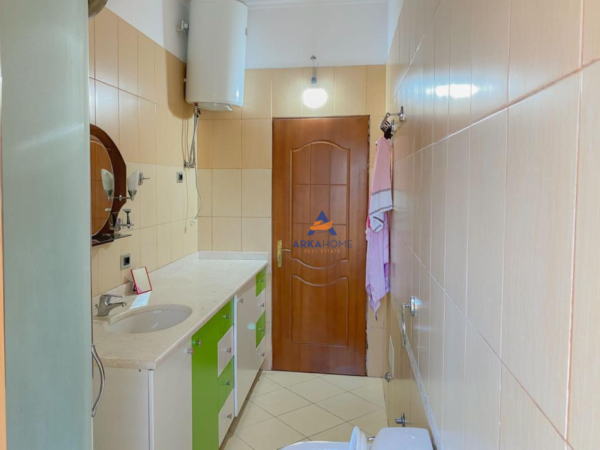 Tirane, jepet me qera apartament 2+1+Ballkon Kati 4, 110 m² 700 € (RRUGA MUHAMET GJOLLESHA)