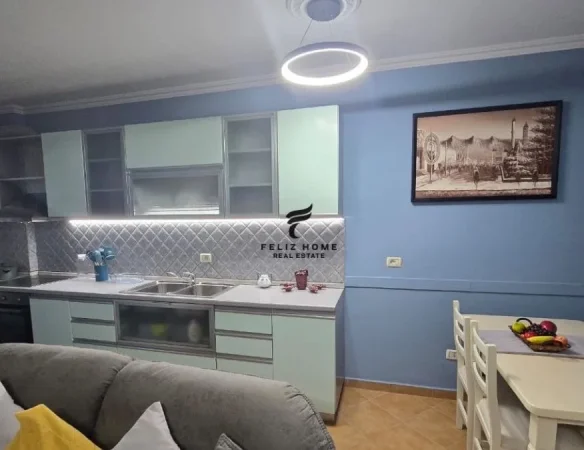 Tirane, jepet me qera apartament 2+1 Kati 7, 70 m² 550 € (RRUGA 5 MAJ)