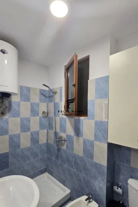 Tirane, jepet me qera apartament 2+1 Kati 7, 70 m² 550 € (RRUGA 5 MAJ)