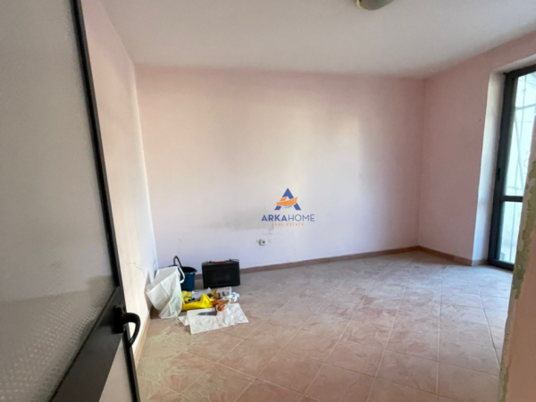 Tirane, jepet me qera apartament 2+1+Ballkon Kati 1, 62 m² 450 € (PRANE SHKOLLES MISTO MAME, MEDRESE)