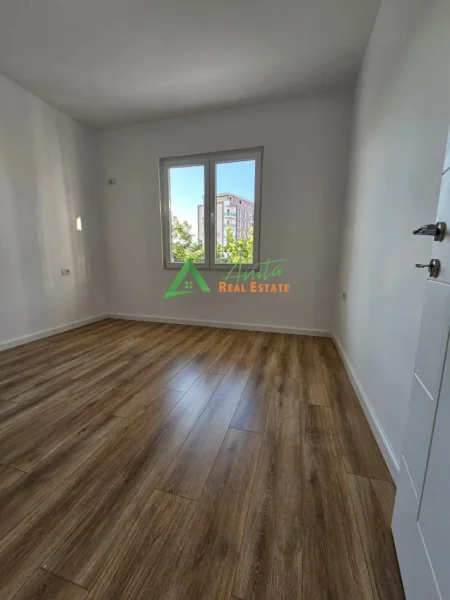 Tirane, shitet apartament 1+1+Ballkon Kati 5, 48 m² 137.000 € (Rruga e Kavajes)