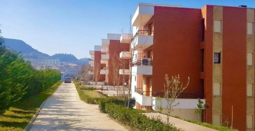 Tirane, shitet apartament 3+1 , 140 m² 229.000 € (xhamia)