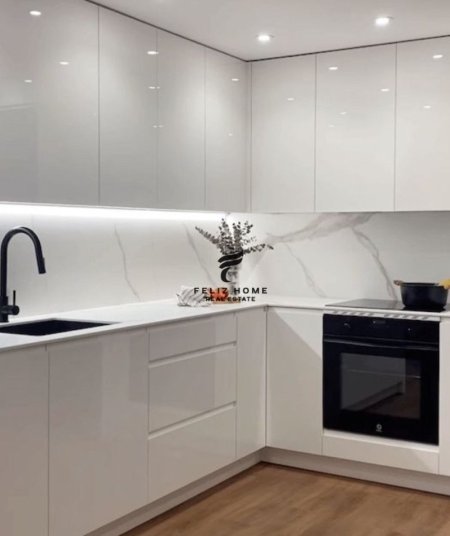 Tirane, jepet me qera apartament 1+1 Kati 7, 66 m² 550 € (ISH PARKU)