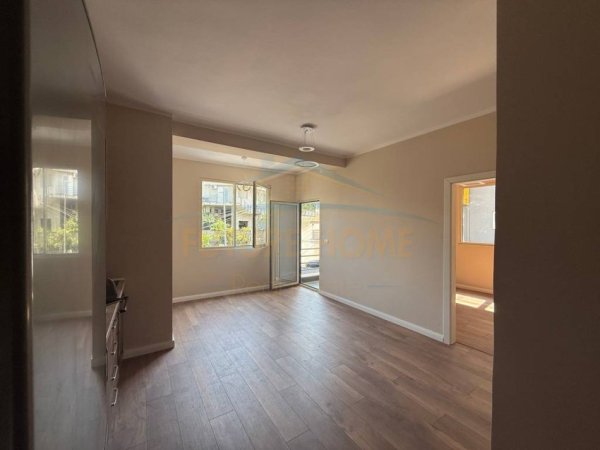 Tirane, shitet apartament 2+1+Ballkon Kati 1, 81 m² 113.000 € (Kompleksi Tom Doshi, Shkoze)
