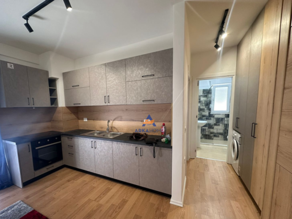 Tirane, jepet me qera apartament 1+1+Ballkon Kati 3, 70 m² 550 € (TE XHAMIA,SELITE)