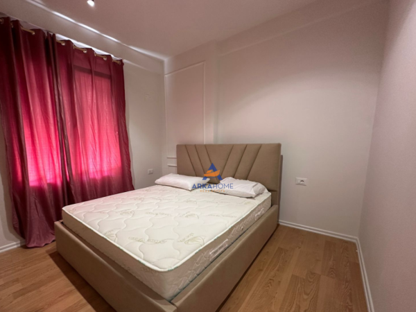 Tirane, jepet me qera apartament 1+1+Ballkon Kati 3, 70 m² 550 € (TE XHAMIA,SELITE)