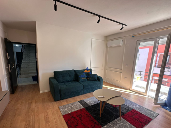 Tirane, jepet me qera apartament 1+1+Ballkon Kati 3, 70 m² 550 € (TE XHAMIA,SELITE)