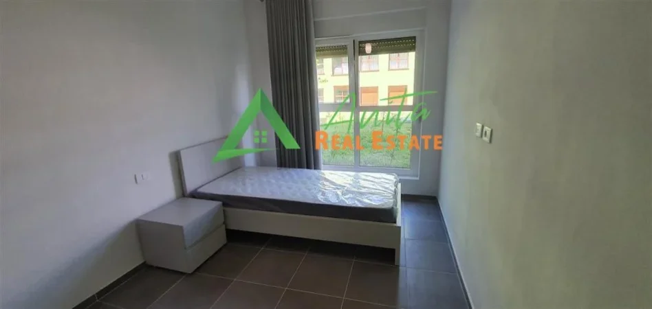 Tirane, jepet me qera apartament 2+1+Ballkon Kati 1, 82 m² 450 € (Kompleksi Mangalem)