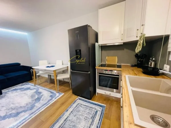 Tirane, jepet me qera apartament 1+1 Kati 2, 55 m² 700 € (ISH TREGU ELEKTRIK)