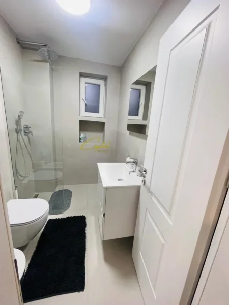 Tirane, jepet me qera apartament 1+1 Kati 2, 55 m² 700 € (ISH TREGU ELEKTRIK)