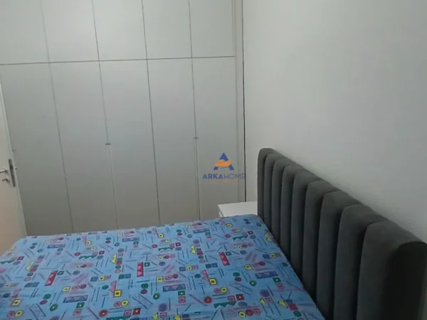Tirane, jepet me qera apartament 1+1+Ballkon Kati 7, 55 m² 420 € (KOMPLEKSI KAIMI,ALI DEMI)