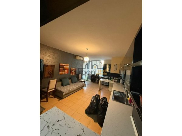 Tirane, jepet me qera apartament 2+1+Ballkon Kati 5, 100 m² 750 € (Komuna e Parisit)