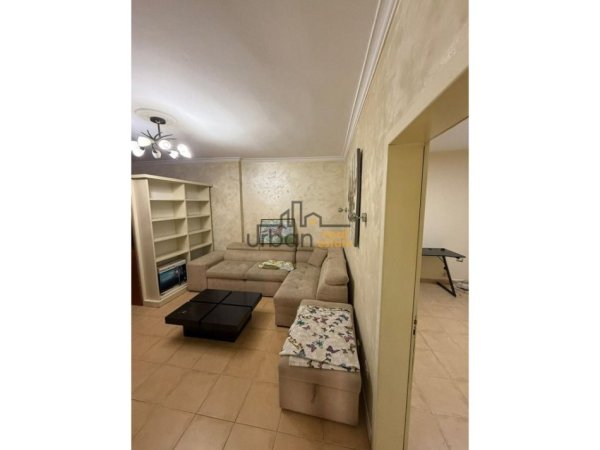 Tirane, jepet me qera apartament 2+1+Ballkon Kati 5, 100 m² 750 € (Komuna e Parisit)