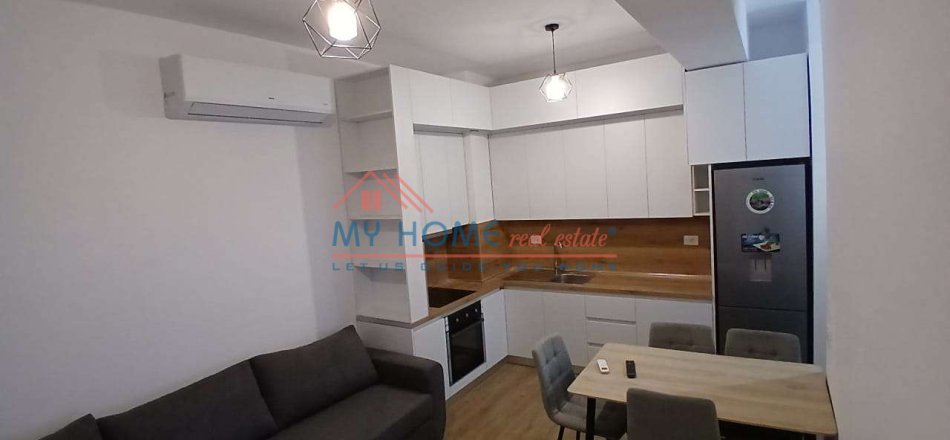 Tirane, jepet me qera apartament 1+1+Ballkon Kati 7, 55 m² 420 € (Ali Demi)
