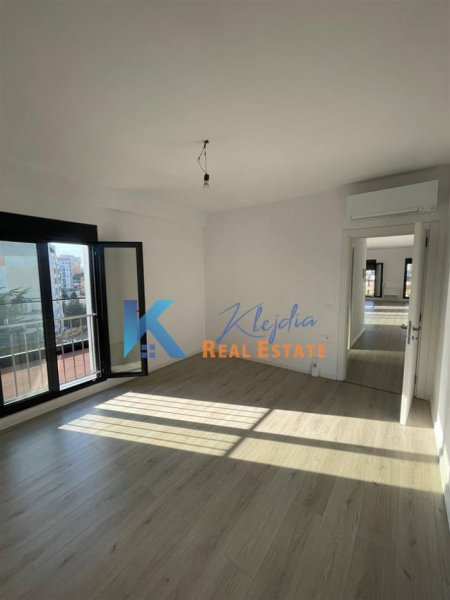 Tirane, jap me qera zyre Kati 7, 109 m² 900 € (Zyre per qira te Rruga e Elbasanit)