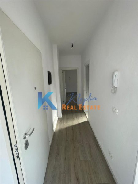 Tirane, jap me qera zyre Kati 7, 109 m² 900 € (Zyre per qira te Rruga e Elbasanit)