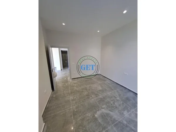 Durres, shitet apartament 2+1 Kati 1, 100 m² 120.000 € (Plazh Hekurudha)