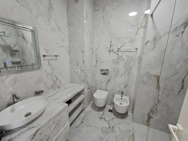 Tirane, jepet me qera apartament 2+1 Kati 3, 99 m² 1.600 € 