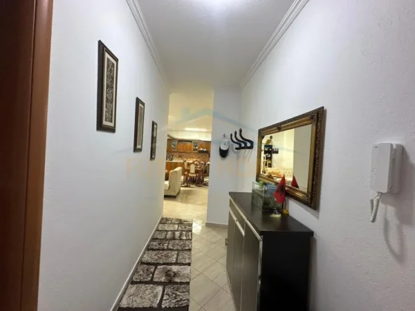 Tirane, shitet apartament 2+1 Kati 8, 107 m² 236.500 € (RRUGA RESHIT PETRELA)