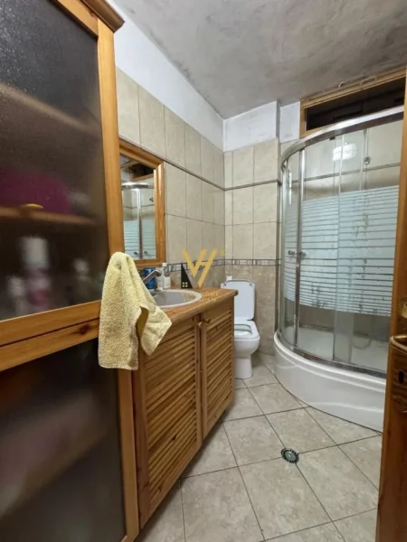 Tirane, shitet apartament 2+1+Ballkon Kati 5, 103 m² 150.000 € (FRESKU)