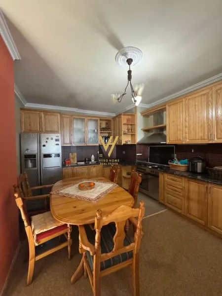 Tirane, shitet apartament 2+1+Ballkon Kati 5, 103 m² 150.000 € (FRESKU)