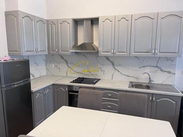 Tirane, jepet me qera apartament 2+1 Kati 8, 90 m² 450 € (FRESKU)