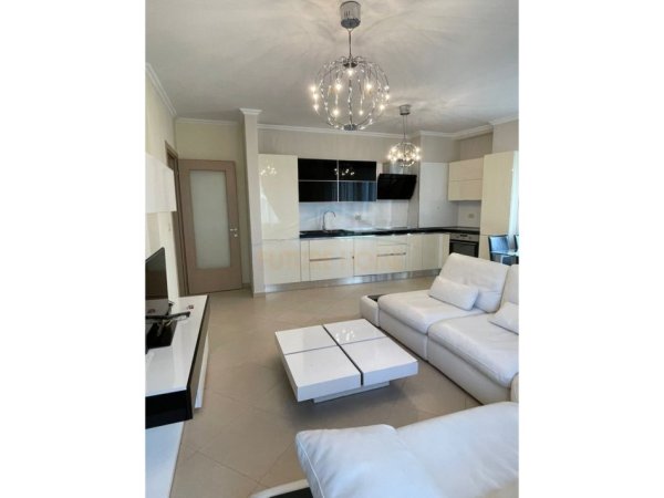 Tirane, jepet me qera apartament 2+1 , 97 m² 700 € (Jordan Misja)