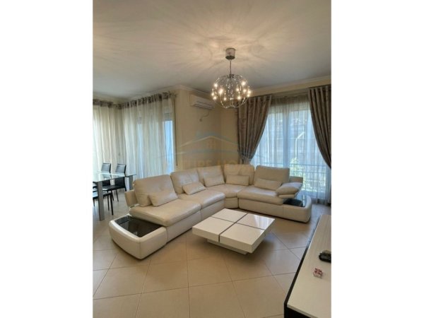 Tirane, jepet me qera apartament 2+1 , 97 m² 700 € (Jordan Misja)