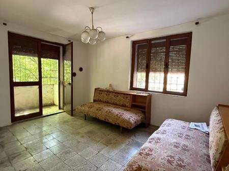 Tirane, shitet apartament 3+1 Kati 2, 80 m² 