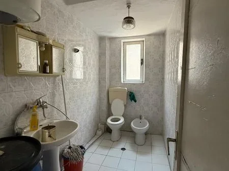 Tirane, shitet apartament 3+1 Kati 2, 80 m² 