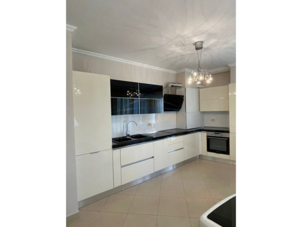Tirane, jepet me qera apartament 2+1 , 97 m² 700 € (Jordan Misja)
