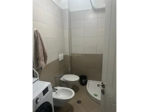 Tirane, jepet me qera apartament 2+1+Ballkon Kati 4, 76 m² 400 € (Fresku, pranë Ana Market, Tiranë)