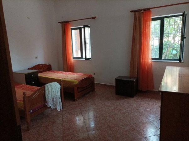 Tirane, jepet me qera 1 Katshe Kati 0, 450 €