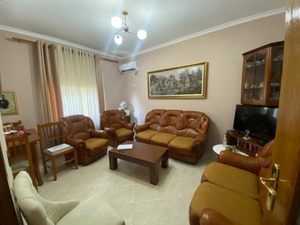 Tirane, jepet me qera apartament 1+1 Kati 4, 49 m² 550 € (Myslym Shyri)